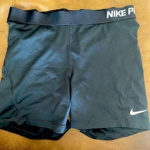 Women’s black Nike pro shorts size large